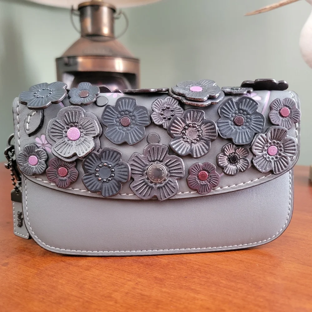 Coach 1941 23536 Tea Rose Applique Gray Leather Wristlet Clutch